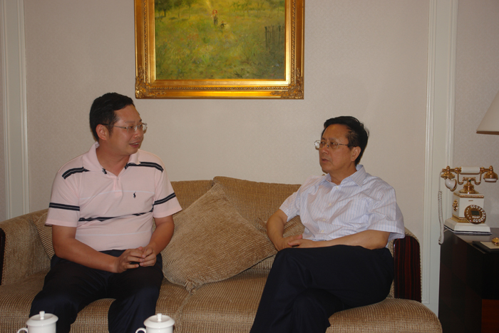 2009年7月1日，全國(guó)人大常委會(huì)副委員長(zhǎng)、民建中央主席陳昌智在廈門調(diào)研時(shí)，親切接見(jiàn)蘇慶燦
